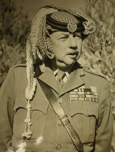 من يسعون إلى إقامة دولة فلسطينية بوساطة أميركية  (وأميركا هي حاضنة المشروع الصهيوني) يشبهون من حاربوا إسرائيل عام ١٩٤٨ تحت قيادة الضابط البريطاني "غلوب باشا" (وبريطانيا هي الأم التي ولدت المشروع الصهيوني). أناس يعيشون في الأوهام، وتتحكم فيهم السذاجة السياسية والبلاهة الاستراتيجية