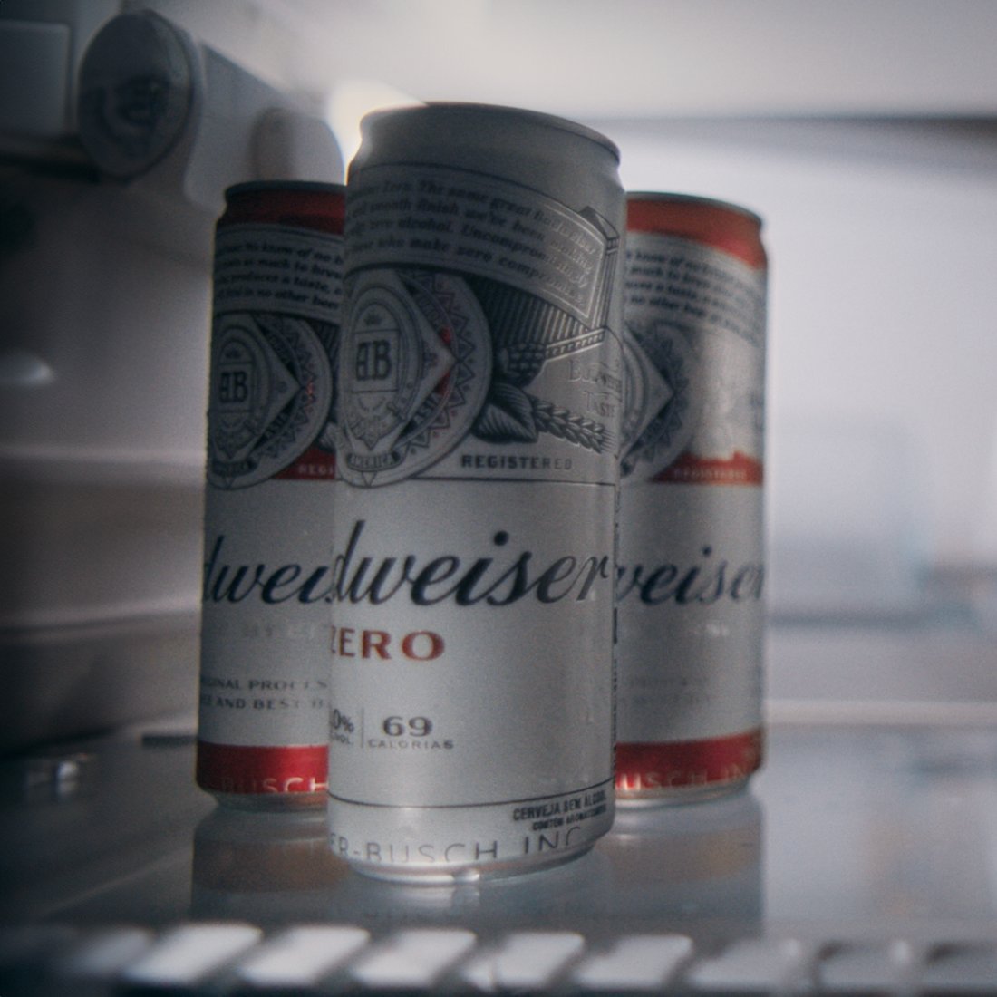 Budweiser_Br's tweet photo. PERGUNTINHA: Quem de nós você vai escolher hoje? 🍻🧐
#Bud #BebaComModeração #Budweiser #QualquerDiaÉDia #BudZero https://t.co/FplGX7DF1s