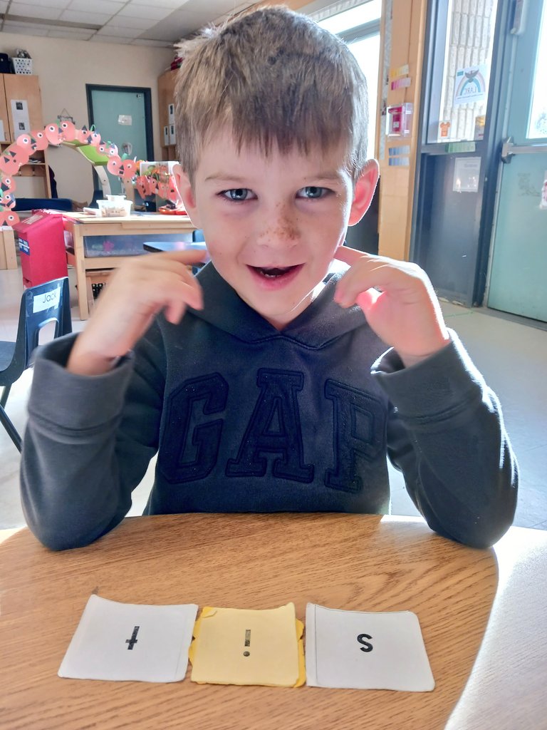 MmeJulieBell's tweet photo. This is the look on a child's face who just read for the first time!
And this is the look on their teacher's who is so proud! ❤️
@alcdsb @alcdsb_olmc @SoRclassroom @McCawBirds4 #ALCDSBMYSP #Togetherisbetter https://t.co/Hz9xBjtoms