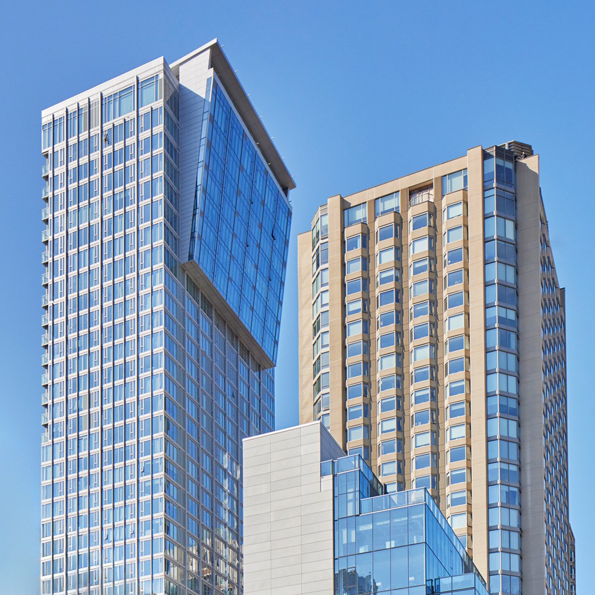 Formerly home to @FourSeasons, WZMH designed 21 Avenue Road over 50 years ago. Today it’s been transformed into high-end residences as part of @Camrost’s Yorkville Plaza and includes a 40-storey glass tower at 200 Cumberland & a 11-storey boutique office building at 135 Yorkville