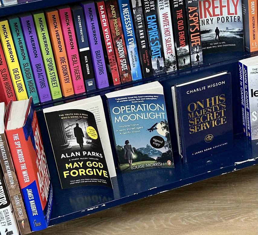 Louise Morrish (@louisemorrish1) on Twitter photo Betty’s been spotted in <a href="/_onetreebooks/">One Tree Books</a> today 🪂❤️📚🌕
#operationmoonlight #betty #indiebookshopweek Betty’s been spotted in <a href="/_onetreebooks/">One Tree Books</a> today 🪂❤️📚🌕
#operationmoonlight #betty #indiebookshopweek