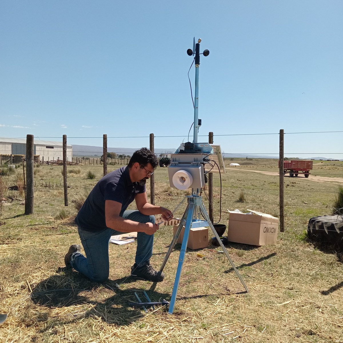 APRHI_CBA's tweet photo. ➕MÁS ESTACIONES METEOROLÓGICAS 👏

📡 Continuamos ampliando la red de Estaciones Meteorológicas Automáticas (EMA) de #Córdoba.

✅ Instalamos un nuevo equipo en Piedra Blanca en la zona de Las Albahacas dpto. Río Cuarto. https://t.co/OLSuJhYjDm