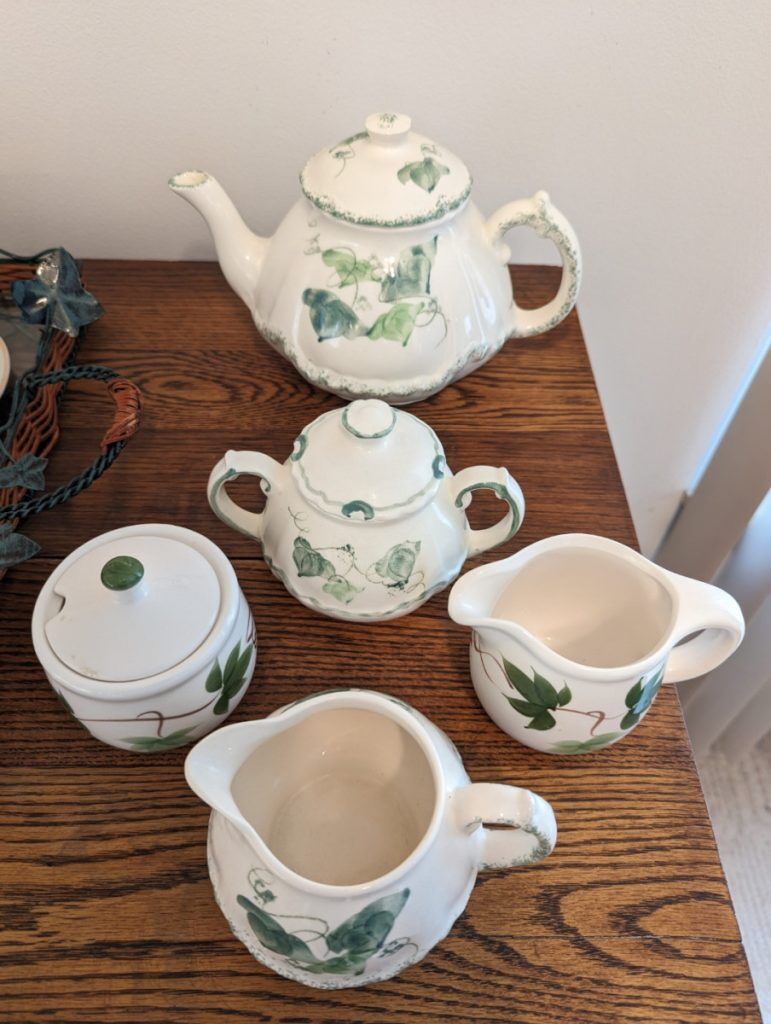 AaronSiepierski's tweet image. It's never too early to get ready for the upcoming holidays. 🎄At Livonia Estate Sale, you'll find kitchen sets, tea sets, and everything else you need to entertain guests. 🍽️

📌9012 Laurel Livonia, MI 48150
📅October 19-22, 2023
🕰️10:00 am - 4:00 pm

#livonia #kitchenneeds
