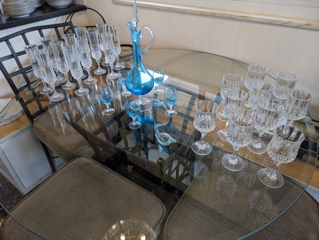 AaronSiepierski's tweet image. It's never too early to get ready for the upcoming holidays. 🎄At Livonia Estate Sale, you'll find kitchen sets, tea sets, and everything else you need to entertain guests. 🍽️

📌9012 Laurel Livonia, MI 48150
📅October 19-22, 2023
🕰️10:00 am - 4:00 pm

#livonia #kitchenneeds