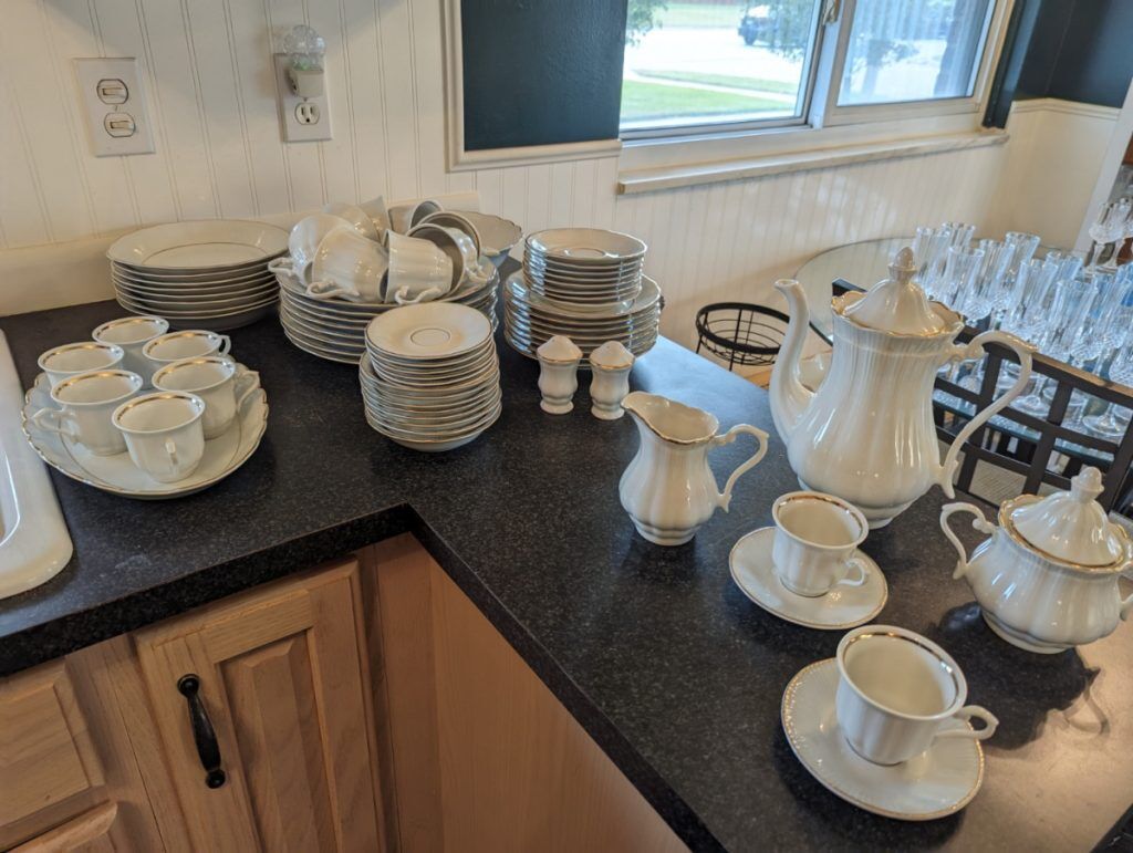 AaronSiepierski's tweet image. It's never too early to get ready for the upcoming holidays. 🎄At Livonia Estate Sale, you'll find kitchen sets, tea sets, and everything else you need to entertain guests. 🍽️

📌9012 Laurel Livonia, MI 48150
📅October 19-22, 2023
🕰️10:00 am - 4:00 pm

#livonia #kitchenneeds