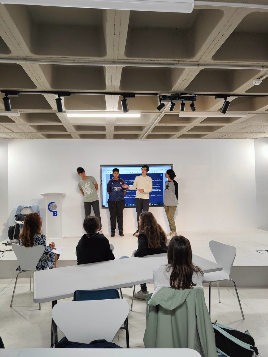 IesMMolina's tweet photo. #SIM5 flow to the future. Seguimos con la preparación del concurso junto al @colegiobase . En esta ocasión ha tocado aprender a realizar exposiciones orales y contar los proyectos al público. Está siendo una experiencia muy enriquecedora. https://t.co/1XCbKqIypI