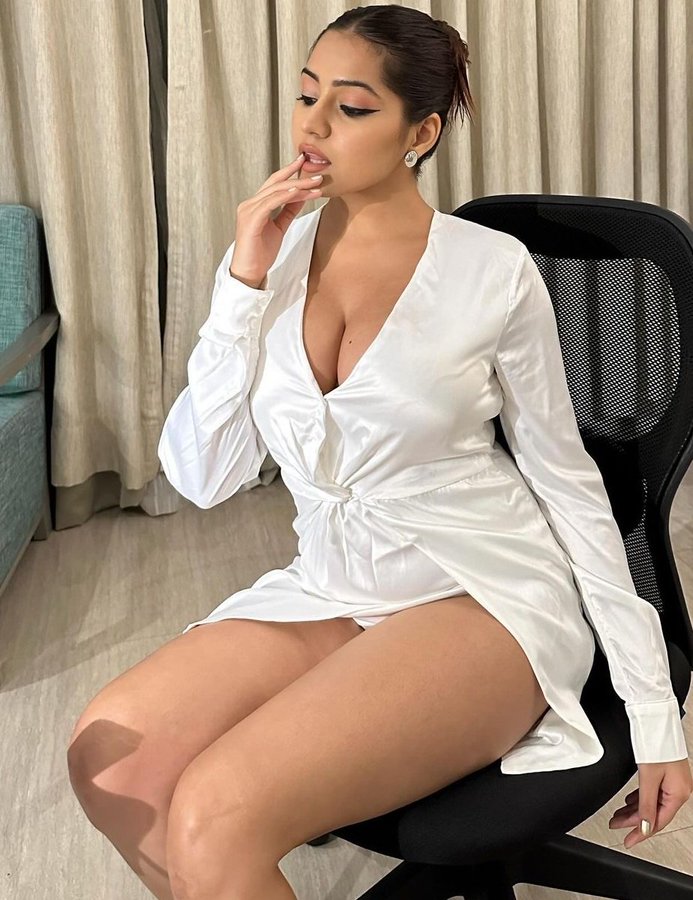 F8zsuM2akAA4hb3?format=jpg&name=900x900