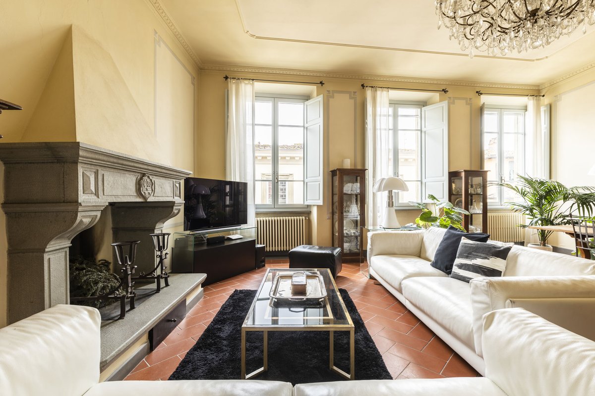 toscanaimm's tweet photo. Prestigious flat in historical palace in Arezzo Tuscany

A175 - https://t.co/1RjVWaMb86

#renovatedflat #tuscany #tuscanyrealestate #realestateagency #luxuryproperty #prestigiousproperty #realestateagent #renovatedhome #luxuryrealestate #prestigiousrealestate #toscanaimmobiliare https://t.co/hIg5sCwSBi
