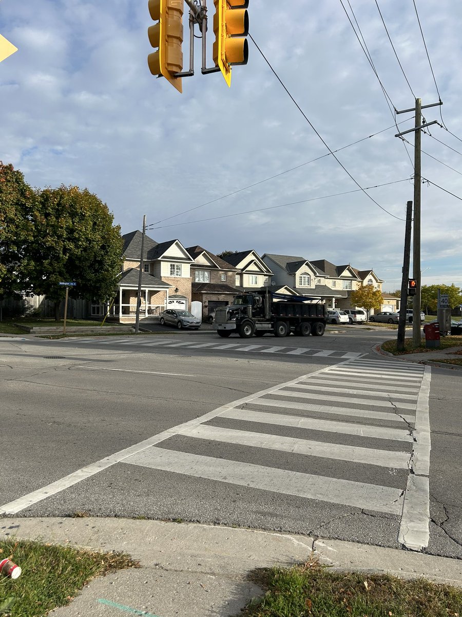 oshawa5's tweet photo. Lots of dump trucks going up and down like it not there problem @oshawacity @DRPS https://t.co/qZ0ZqwZCoX