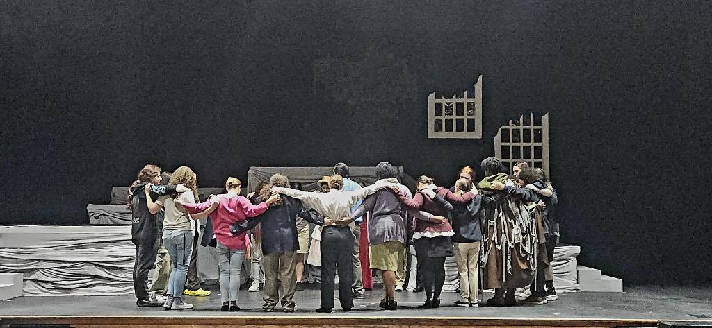 PrincetonTheat1's tweet photo. Rehearsals were special yesterday!!! 

The Thespian Officers invited the freshman and the middle school theatre classes to watch our rehearsal process and take a tour around the auditorium and theatre room. 

Thank you so much to all that could make it! https://t.co/J0EZa6QuFu