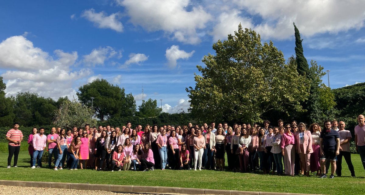 Hoy en el #DiaMundialDelCancerDeMama mandamos nuestro apoyo a todas las mujeres que han luchado y que luchan contra esta enfermedad.

#ElRosaEsMásQueUnColor #AECC