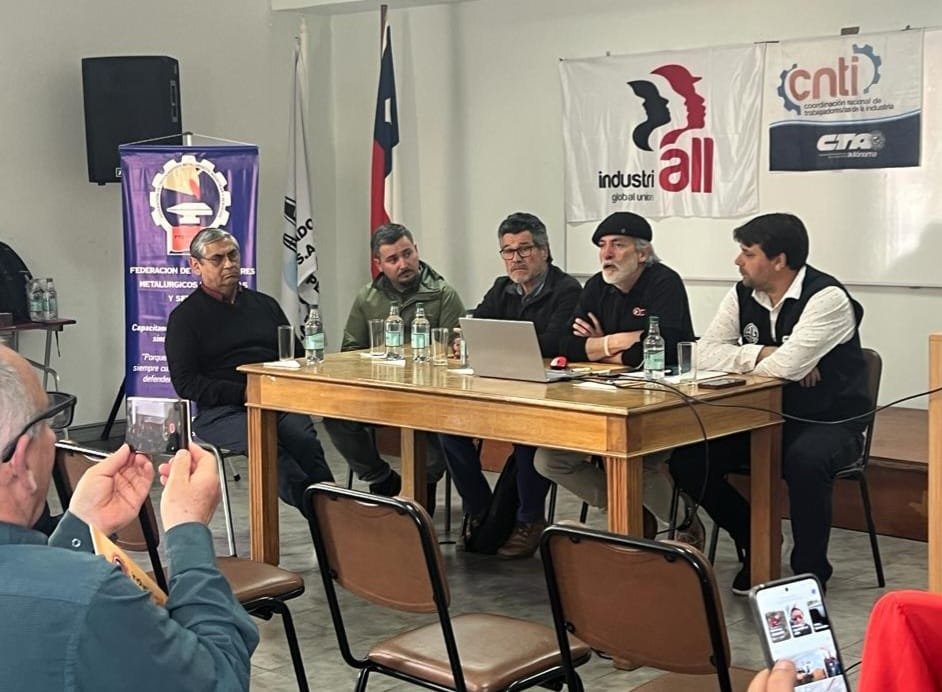 Se realizó en Concepción-Chile el seminario internacional de astilleros de Argentina, Chile y Brasil en el que nuestro coordinador de relaciones internacionales, Diego Seimandi, disertó sobre la situación actual y desafíos de la industria naval Argentina.

UNIDAD, LUCHA Y TRABAJO