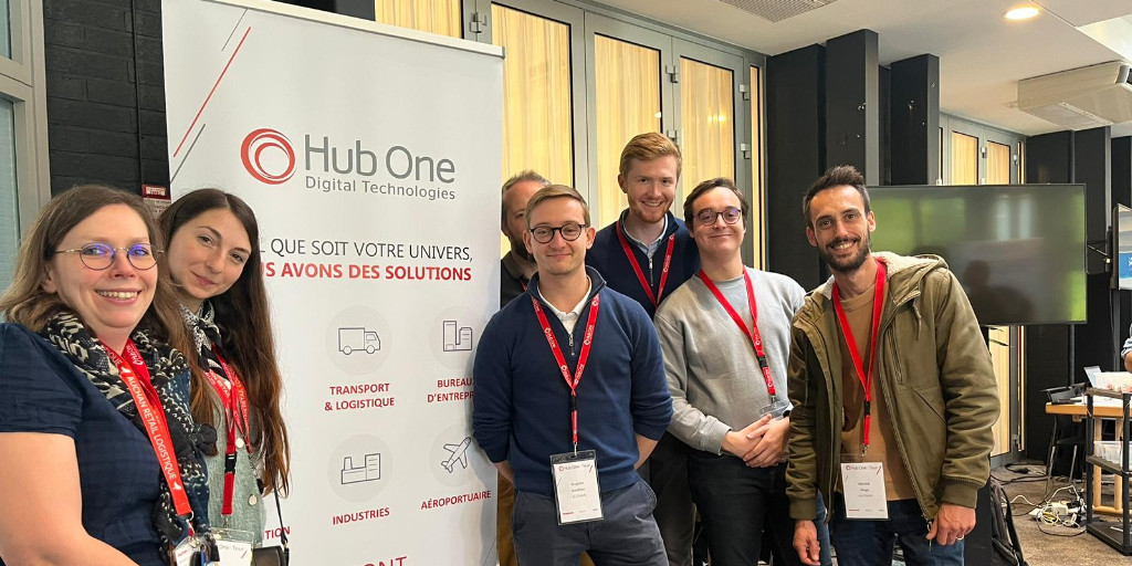 Hub_One's tweet photo. Dernière étape Lilloise pour le #HubOneTour 2023 avec ses partenaires @honeywell, @soti et @reflexlogistics.
Au programme, ateliers de démonstrations animés par des experts de vos métiers !

#digitalisation #automatisation #entrepôt #logistique #transport #retail #industrie https://t.co/LLGmxANozm