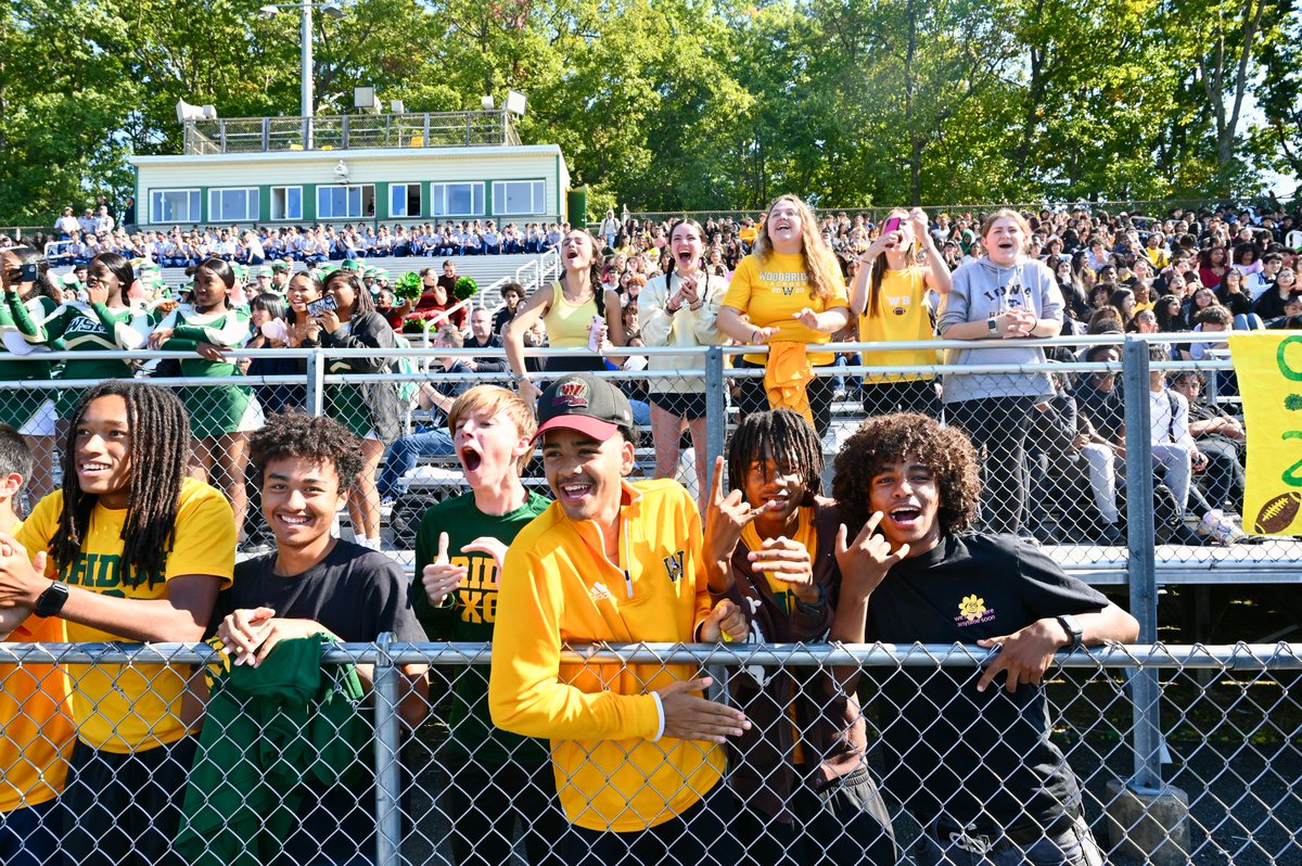 DCGuard1802's tweet photo. Operation #Viking victorious! Last week, Army Brig. Gen. Leland Blanchard, land component commander, D.C. National Guard, administered the oath of enlistment during a pep rally at Woodbridge Senior High School. By the end of Oct. six more seniors will enlist into the #DCNG. https://t.co/lNid0FImWM