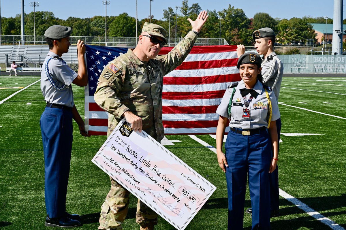 DCGuard1802's tweet photo. Operation #Viking victorious! Last week, Army Brig. Gen. Leland Blanchard, land component commander, D.C. National Guard, administered the oath of enlistment during a pep rally at Woodbridge Senior High School. By the end of Oct. six more seniors will enlist into the #DCNG. https://t.co/lNid0FImWM