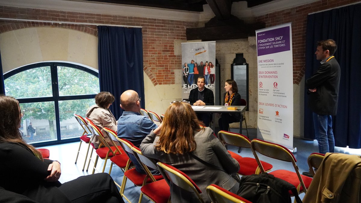 Fière d'avoir signé à Blois, le 18 octobre, une convention avec l'association <a href="/ZUPdeCO/">ZUPdeCO</a>  en faveur de la réussite éducative et de l'égalité des chances ! 
Nous affirmons ainsi la volonté de la <a href="/FondationSNCF/">Fondation SNCF</a>  de faciliter les parcours scolaires et professionnels en <a href="/RCValdeLoire/">Région Centre-Val de Loire</a>
