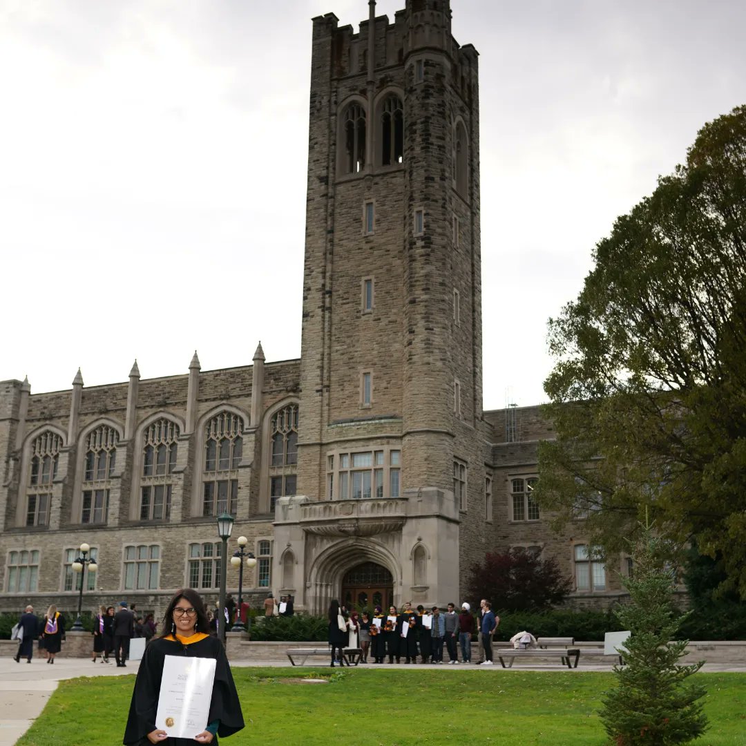 FatiSant5's tweet image. Convocation day ☺️💐🎉🎓
#MasterofScience
#WesternClassof2023