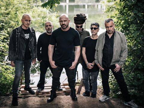 Almamegretta: “La trap? Scrivemmo noi per primi sulla camorra...” rockol.it/news-740082/al…