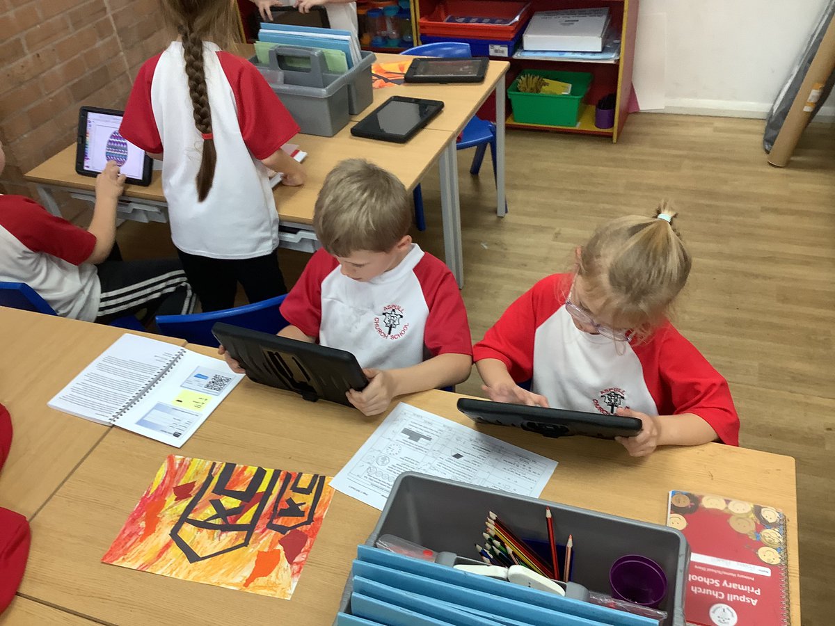 Class2Aspull's tweet image. Working hard to create our own algorithms for transport to move at the airport! #acpscomputing