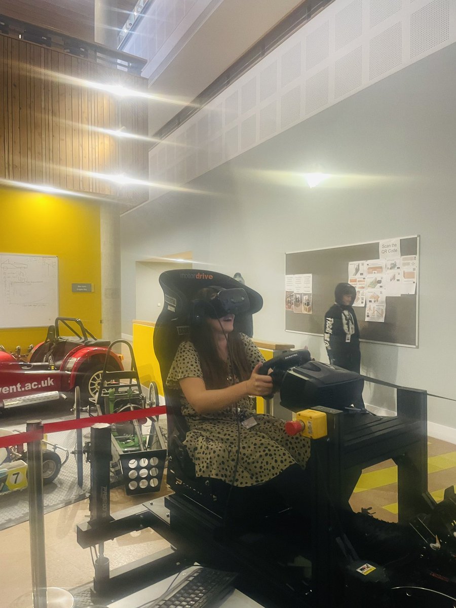 SiobhanPoulton's tweet image. Incredible facility @coleggwent  Blaenau Gwent Campus;  F1 mechanical racing car AND in VR. Mind blown 🤩