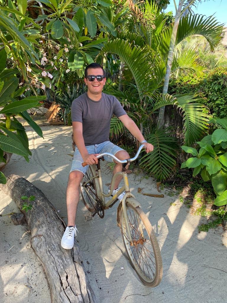 CarlosEn917Mix's tweet photo. Andar en bici mejora el estado físico, la salud respiratoria y del corazón. Por eso y próximos a nuestra #RodadaRosa te invitamos a compartir tu foto en bici usando #EsDeChavoRock como lo hace: #OscarLozano #EsDeChavoRock https://t.co/kL6NisPxiG