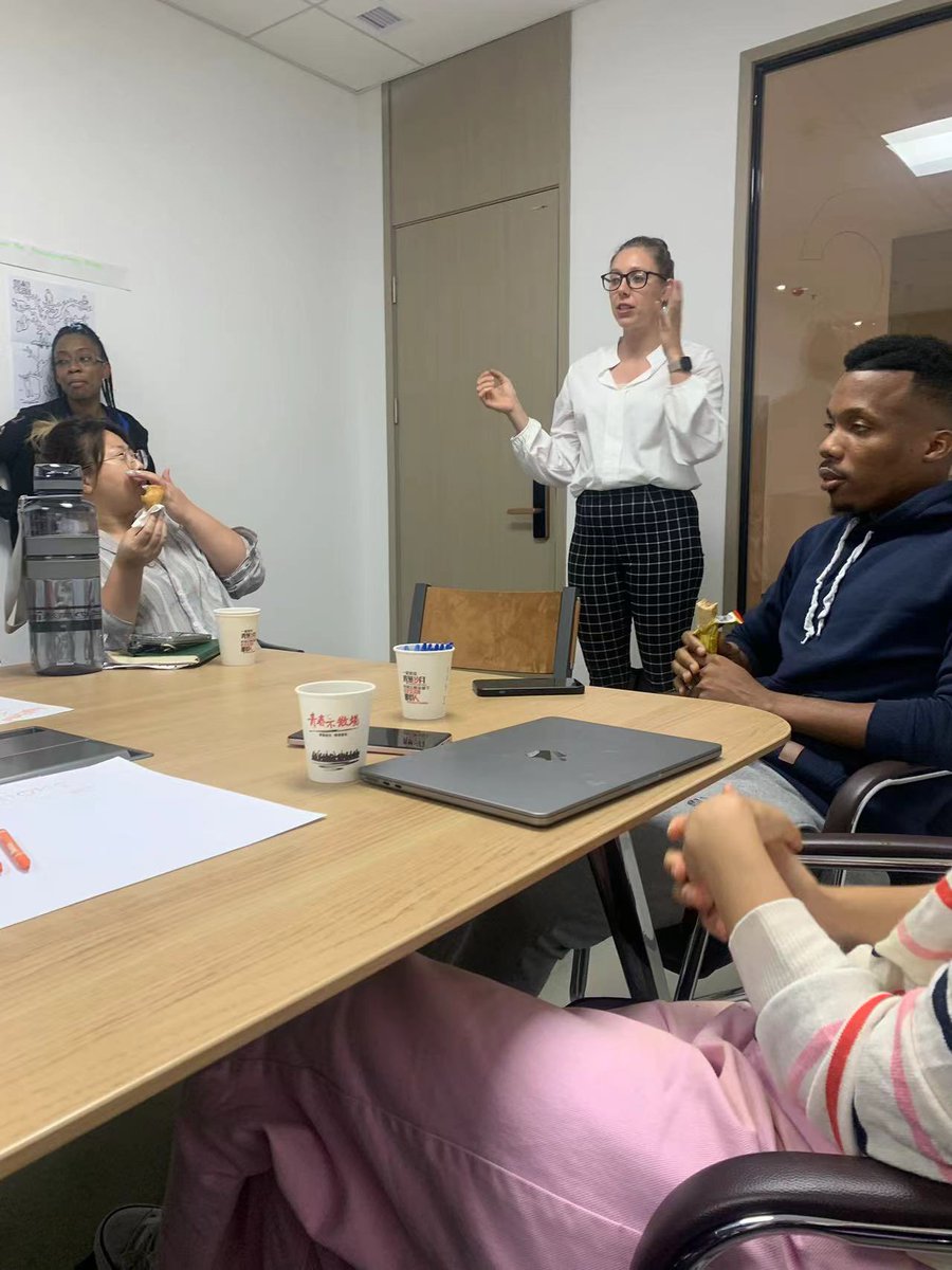 NicoleDorn9's tweet image. Supporting fellow teachers is key to success in the classroom. ๐ By collaborating and sharing ideas, we can build our teacher toolkit together!๐ก#SiasIS