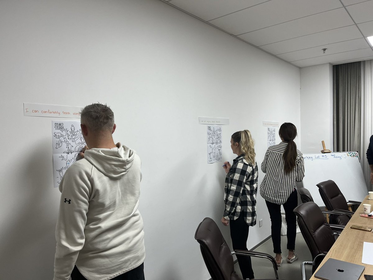 NicoleDorn9's tweet image. Supporting fellow teachers is key to success in the classroom. ๐ By collaborating and sharing ideas, we can build our teacher toolkit together!๐ก#SiasIS