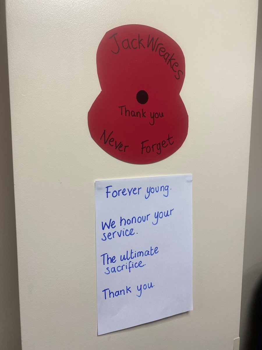 Absolute pleasure working with @holyroodcps - preparing for our Remembrance event as part of our @HeritageFundUK project. We dedicated poppies to the #holgateschool fallen soldiers #barnsley #remembrance @britishlegion