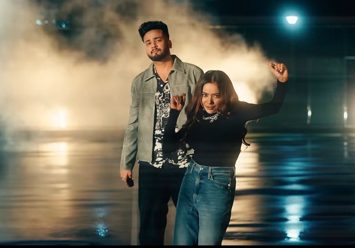 JkcChahal's tweet photo. Tere naal mein jachdi 
Jiven gudian naal patole 

BOLERO FT ELVISH X MANISHA https://t.co/nBiqY8bC5T