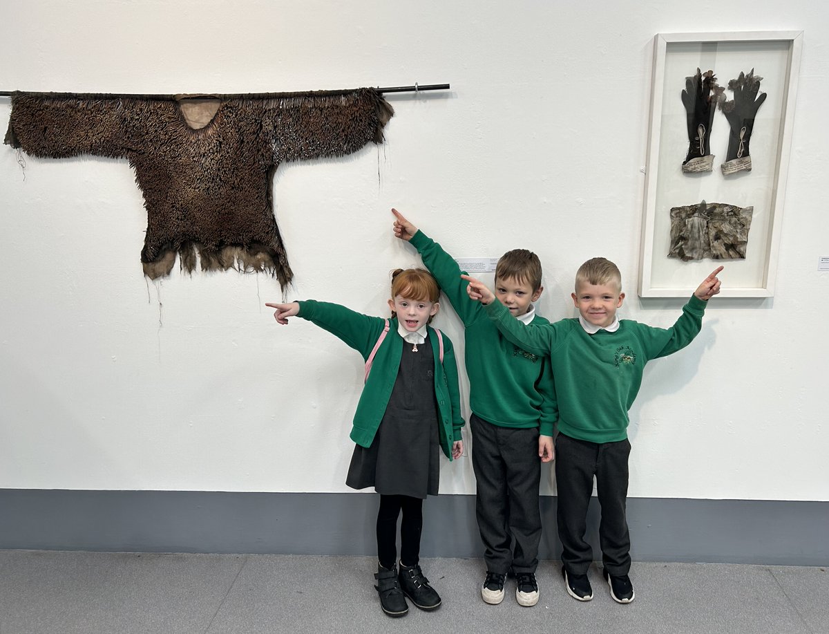 Such a lovely morning with the children & staff from @KingsOak2018. We hope they enjoyed it as much as we did, future budding artists amongst them! If you have time to visit the Heads & Tails exhibition at St George's Guildhall, it's on until 28 Oct. bit.ly/3tEqjmU.