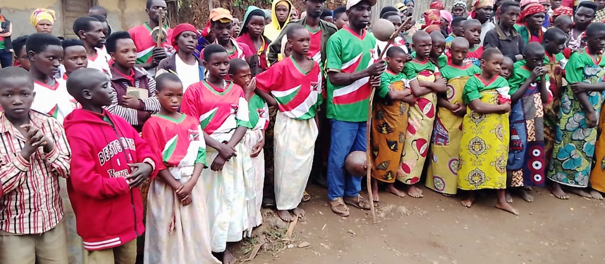 CnddFddButanyer's tweet photo. #Burundi 19/10/2023
Gusuzuma Aho umugambi wo kworora inkwavu5 Kuriburi rugo ,kurabaho umugambi wokurwiza amatuta y'ibiti ugeze,nivyo vyazindukanye ubuserukizi bwa @CnddFdd murikomine #Kayanza mumazon ya #Rwegura na #Nyabihogo mugihejo bagendey zon #Nkonge na #Muruta
@R_Ndikuriyo https://t.co/jSWAl8m95t