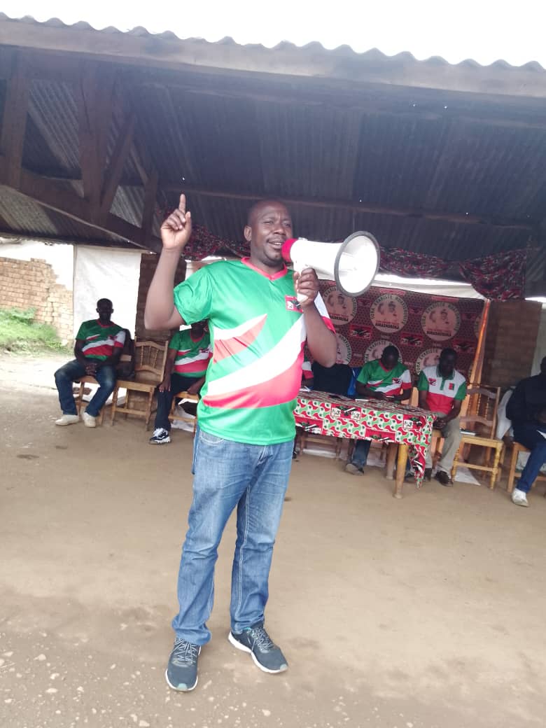 CnddFddButanyer's tweet photo. #Burundi 19/10/2023
Gusuzuma Aho umugambi wo kworora inkwavu5 Kuriburi rugo ,kurabaho umugambi wokurwiza amatuta y'ibiti ugeze,nivyo vyazindukanye ubuserukizi bwa @CnddFdd murikomine #Kayanza mumazon ya #Rwegura na #Nyabihogo mugihejo bagendey zon #Nkonge na #Muruta
@R_Ndikuriyo https://t.co/jSWAl8m95t