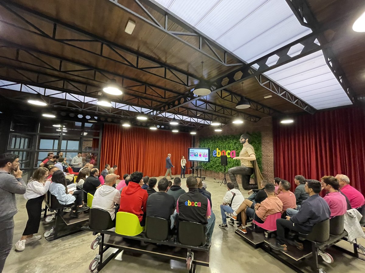 eboca's tweet photo. ¡Hoy celebramos nuestra reunión trimestral! Toda la familia #Eboca nos ponemos al día de todo lo que hacemos en los distintos departamentos 🤗 https://t.co/bodil5micq