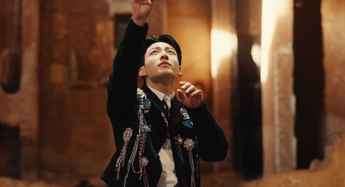 btspicstwt_'s tweet photo. [📸 PHOTOS] #StandingNextToYou Official MV (1) https://t.co/Hff2jAMmNK
