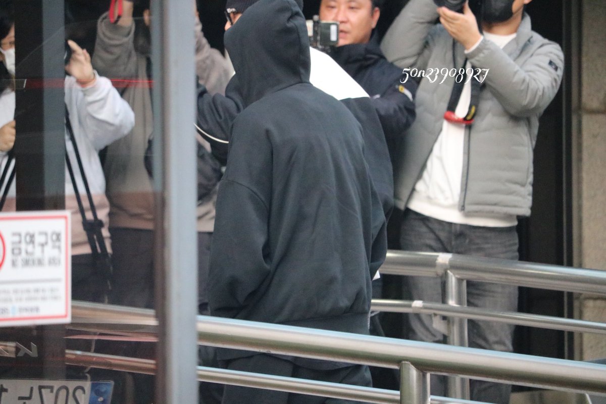 50n23908927's tweet photo. 뮤뱅 출근 세븐틴 민규  원우

#세븐틴  #セブチ #SEVENTEEN #민규 #원우 #ウォヌ #ミンギュ  #mingyu #wonoo https://t.co/UUW6n3xNMC