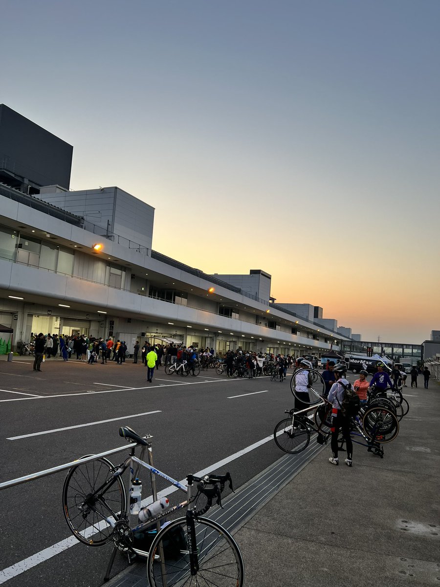 charinco_off's tweet photo. 鈴鹿の朝❣️

#cateye #ogkkabuto #パワープロダクション #jucola
#supacaz #polarbottle #fukaya #velotoze #igname 
#vittoriacorsa #repente
#carbondryjapan #nissencable #naroomask #パールイズミ #thule
#bh #s1neo #besv #gokiso
#ちゃりん娘 #charinco #ロードバイク女子 #bikeguy https://t.co/xp59Oq01sk