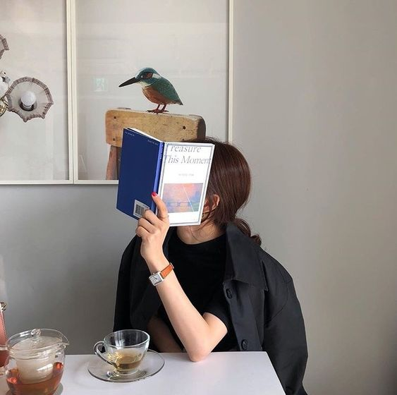 etherealdior's tweet photo. nose always in a book https://t.co/DxtZM0fnJn