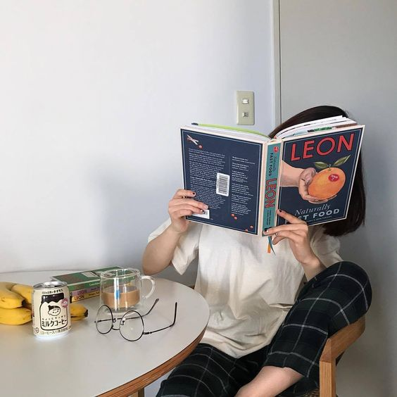 etherealdior's tweet photo. nose always in a book https://t.co/DxtZM0fnJn