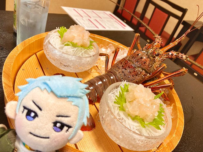 旅行に来、メチャスゴ伊勢海老などを食らっています