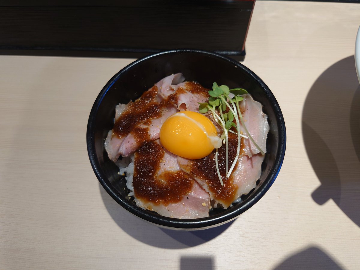 Xl2Vw8AbvPjGemH's tweet photo. 八王子　麺処ますや
鶏白湯・黒

マー油いいよね https://t.co/h6p2bAEVkz