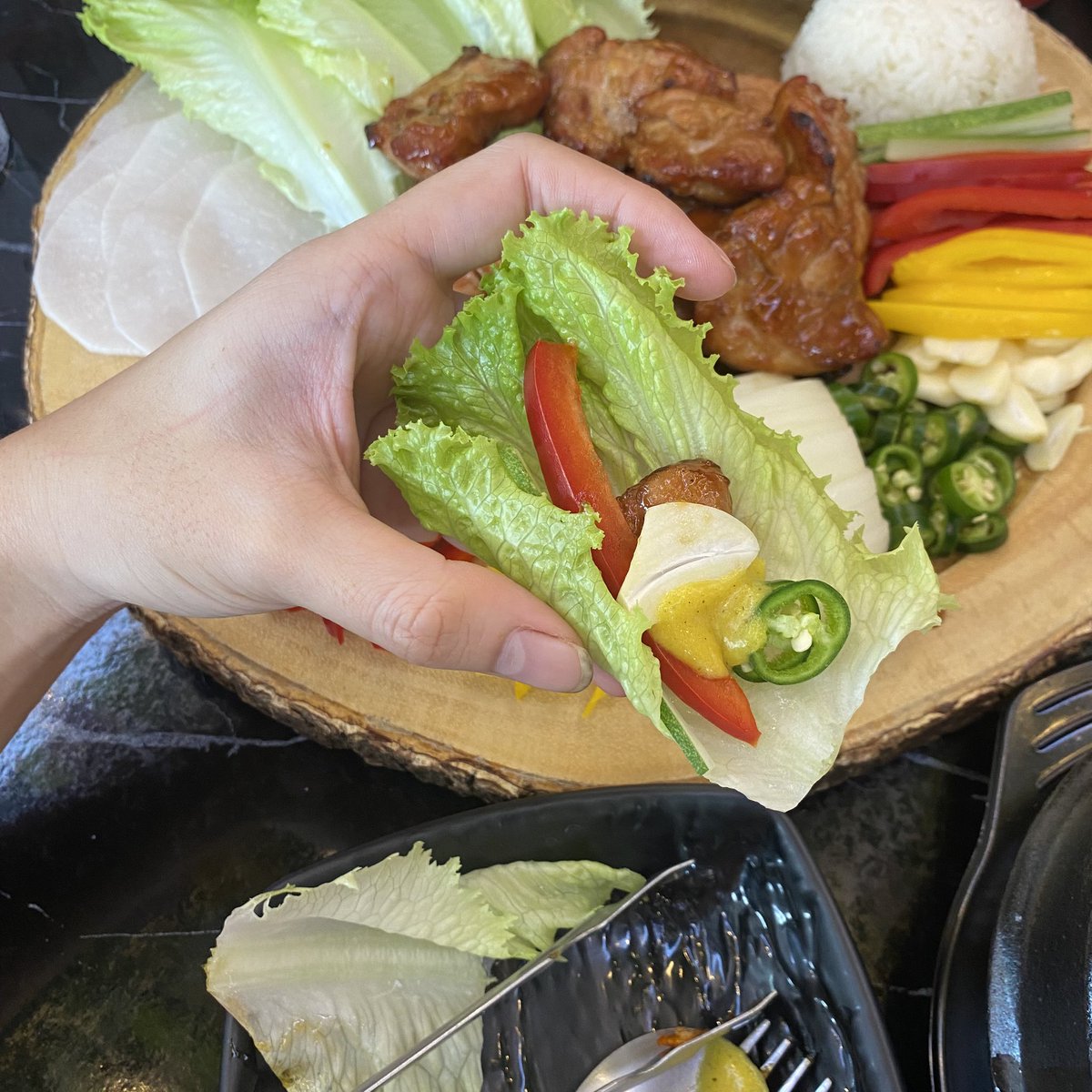 pokkong_'s tweet photo. 🍗🍟Chibing Chicken & Bingsu เอาใจสาวกไก่ทอดเกาหลีแบบจัดเต็ม ร้านอาหารเกาหลีเปิดใหม่ย่านอ่อนนุช มีครบทั้งคาวหวาน ใครมาต้องสั่งเซต BTS มีทั้งไก่ทอด เบอร์เกอร์ ซุปกิมจิ เครื่องเคียงต่างๆแบบอิ่มคุ้มมากๆ ไก่อร่อยยย รสชาติดี เข้มข้น
📍อ่อนนุช 7
⏰ เปิด 24 ชม. #ChibingTH #อร่อยไปแดก https://t.co/3gghvz9oiA
