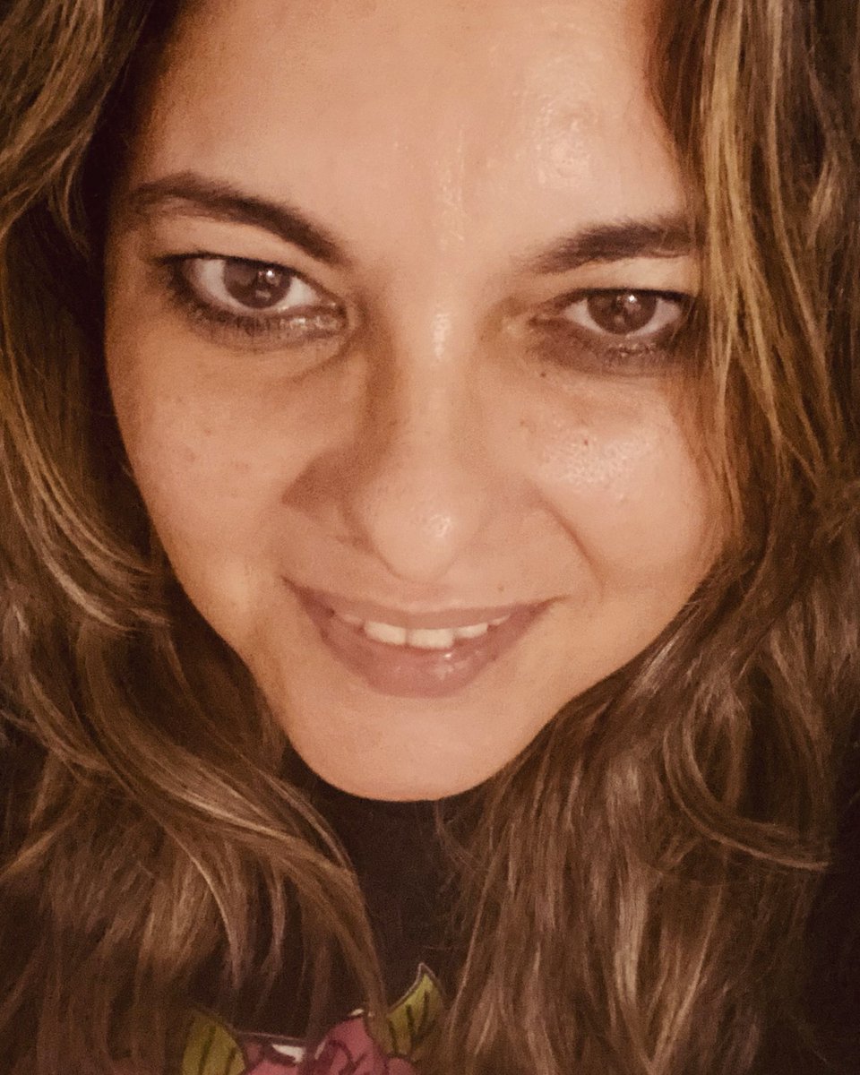PilarCapitan's tweet photo. Mi hna dice que la IA no me hace justicia.
¿Qué tengo yo que ella no tiene? 
Tengo… Tenemos alma, pasión, emociones, vida… que se escapan a través de la mirada, el arte… ¡En cada cosa que hacemos, por más pequeña que sea!👇🏻 https://t.co/7AdSAuGnVT