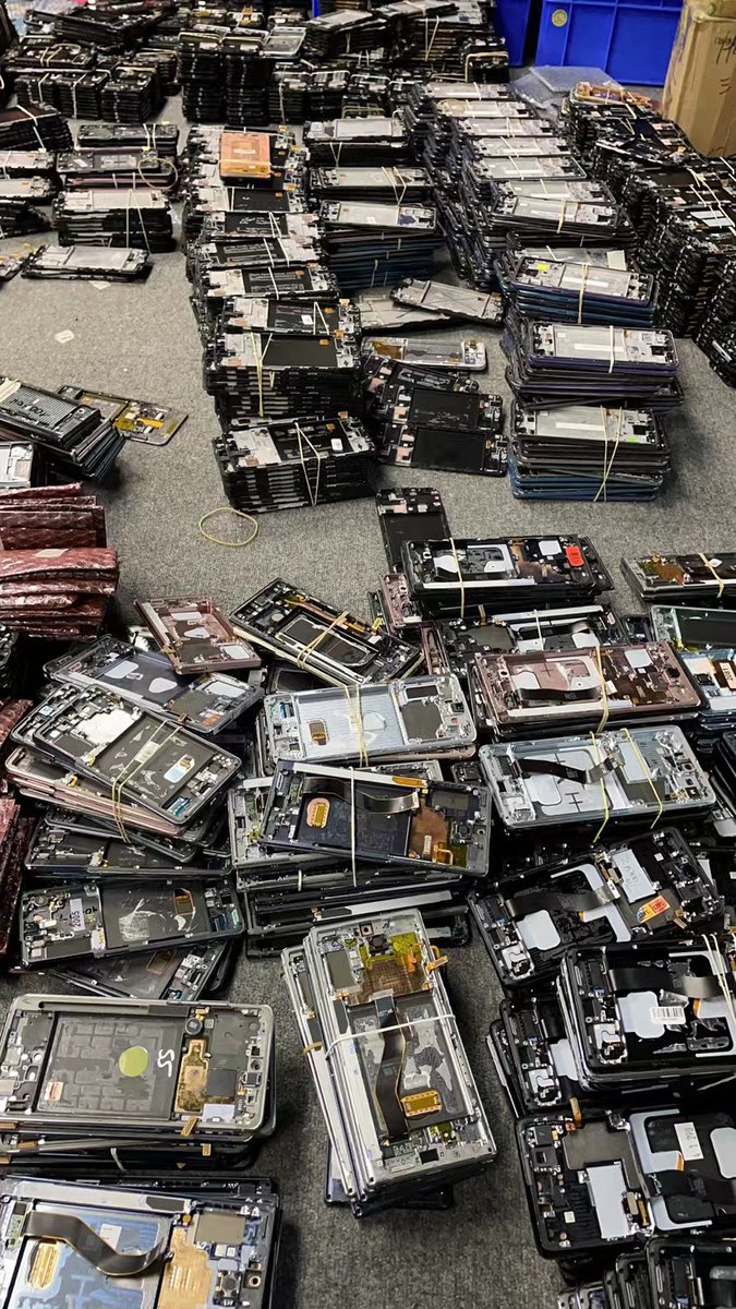 Bulk recycling of Apple, Samsung, Huawei screens and old used phones.
WhatsApp：86-18038100126