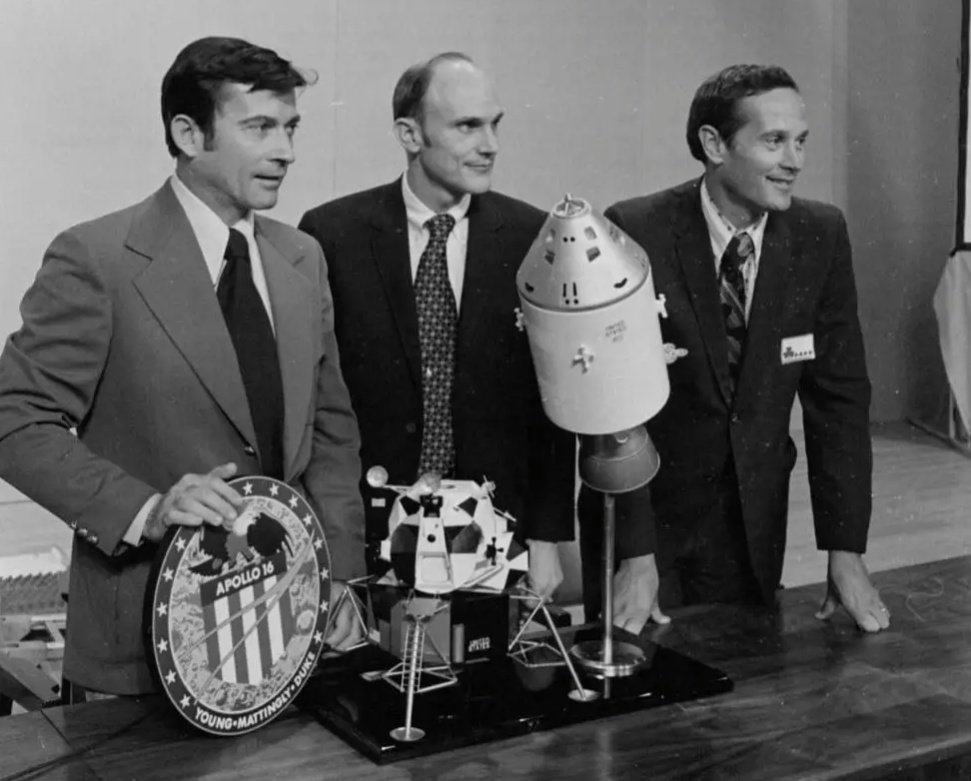 MarianRudnyk's tweet photo. Today(11/2) #NASA announced passing(on Oct. 31) of #Apollo16 Command Module pilot #astronaut #KenMattingly who also assisted on #Apollo 8 &amp; 13 &amp; flew on Space Shuttle missions #STS4 &amp; @DeptofDefense mission #STS51C...

✨He will now forever fly among the stars...

#ufoX #Space https://t.co/bzu6mLZ6L4