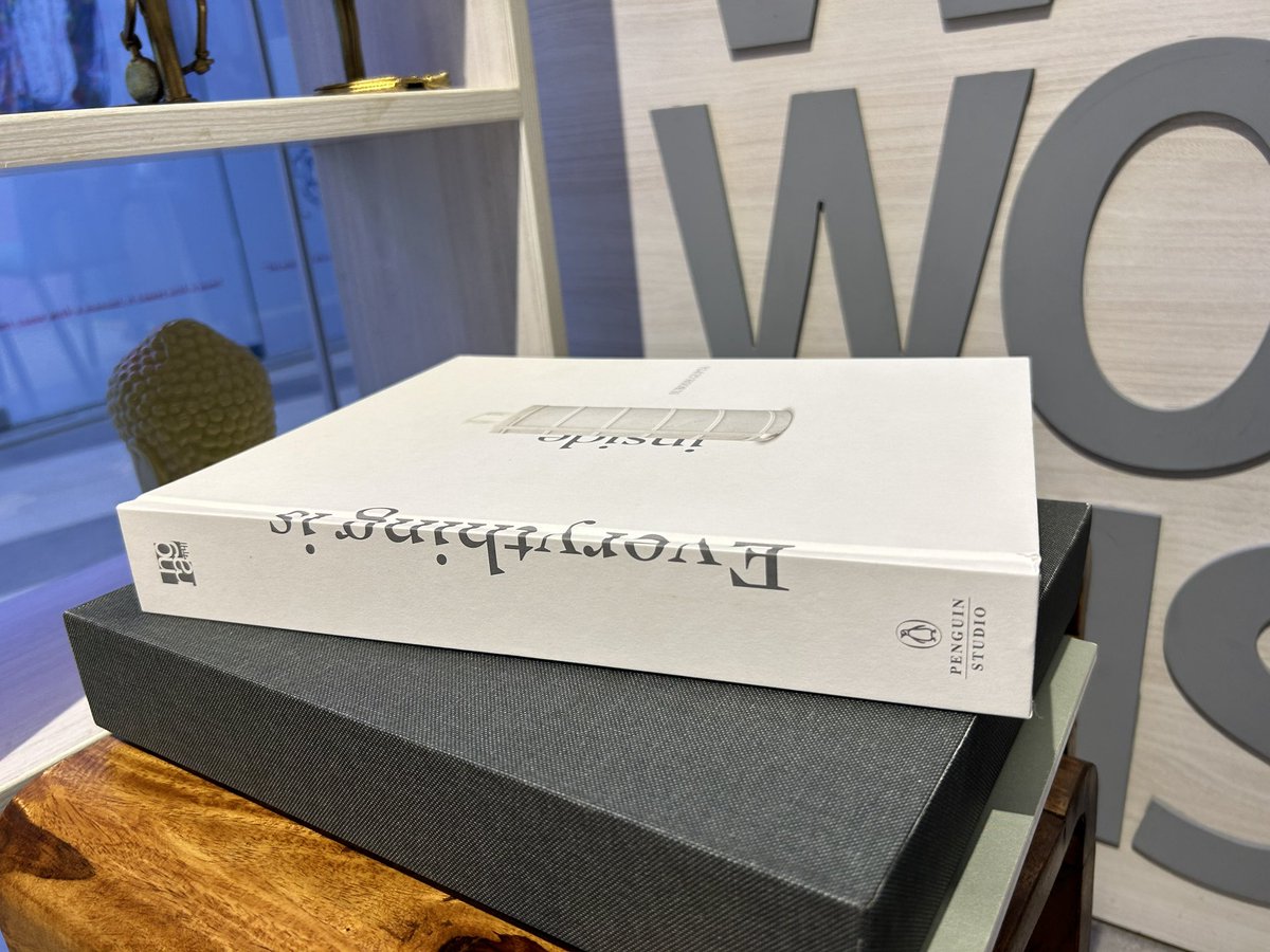 KiritiSKiriti's tweet photo. Curation for November 2023 at #Bookalign. 

Everything is Inside by Subodh Gupta, produced by Penguin Studio and National Gallery of Modern Art, New Delhi. https://t.co/pag3V3EVRH