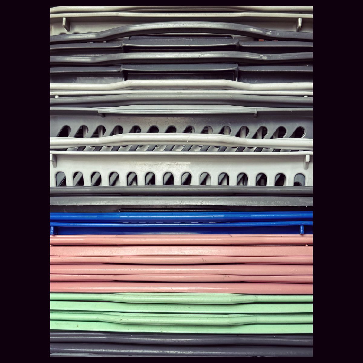 HitoSymbol's tweet photo. 文化の日　厚別東。

韻踏ました。

お仕事の人も、お休みの人も、お出かけの人も、

今日という日が、事故って終わっちゃ、もったいない。

安全第一で、参りましょう♪

#11月一発目
#厚別東
#仕事
#文化の日
#風の強い日
#事故り合わない対策
#北海道
#札幌市
#2023.11.3

ご安全に◎ https://t.co/OAG4CqIno1
