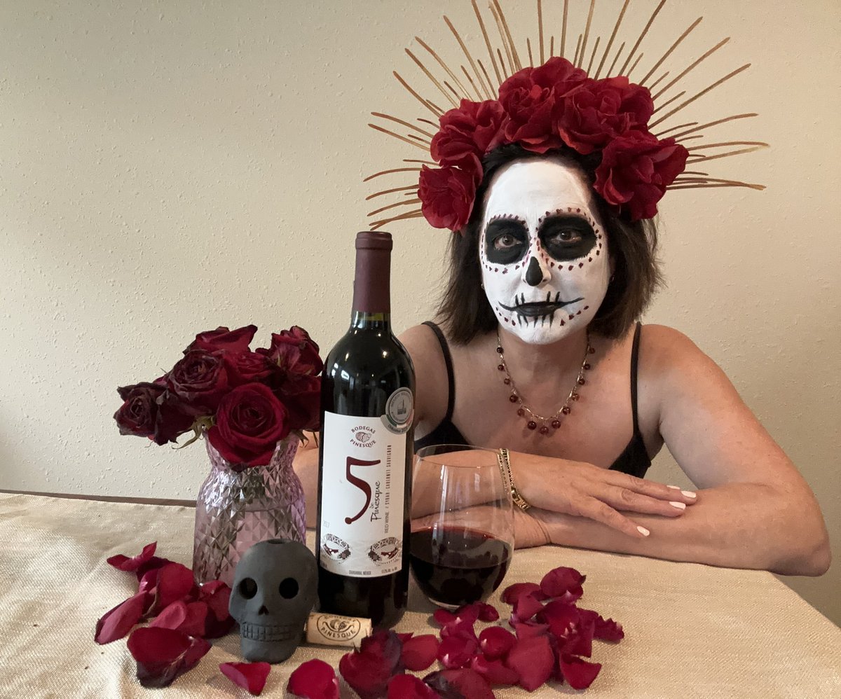 ❤️ Today is #DiasDeLosMuertos or the #DayoftheDead Tasting award winning Bodegas Pinesque Cabernet Sauvignon from Chihuahua, Chihuahua Mexico. Remembering my loved ones from Chihuahua by sharing a meal and wine 🍷 with them as one would if they were here.