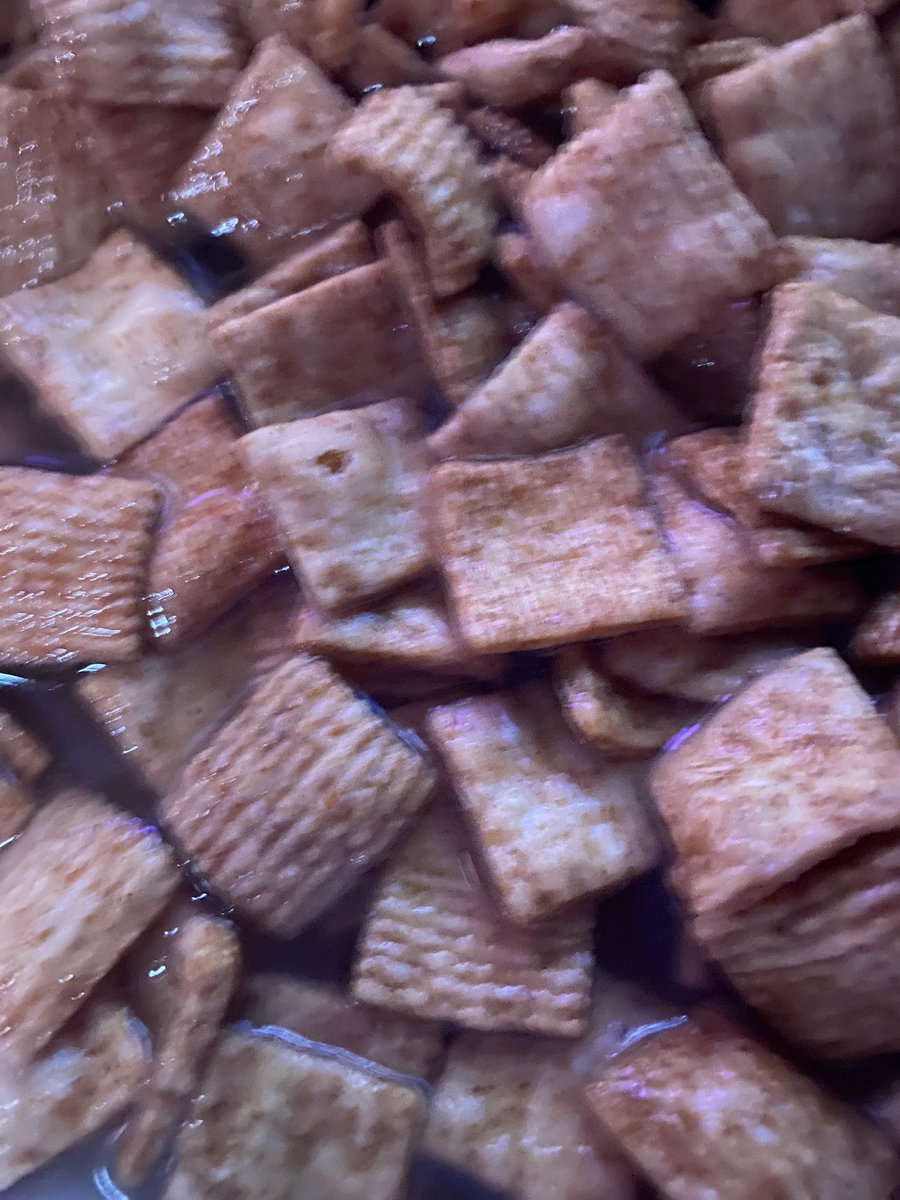 Zavallr's tweet image. Cereal with water

it’s so good