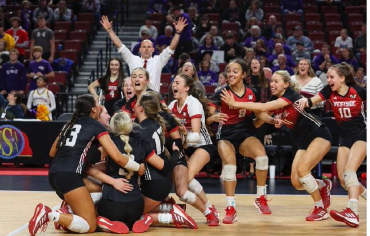 WHSREDSHIELD's tweet photo. 🚨🚨VOLLEYBALL STATE SEMI FINALS TOMORROW (11/03) 🚨🚨

⏰ - 5:00 pm 
📍 - Pinnacle Bank Arena 
🆚 - Papillon La Vista 
Theme - Red out 🔴🔴 

SHOW UP AND BE LOUD FOR OUR WARRIORS AS THEY FIGHT FOR A CHANCE TO RETURN TO THE STATE FINALS!! ⭐️⭐️ https://t.co/V3BDa21B8S