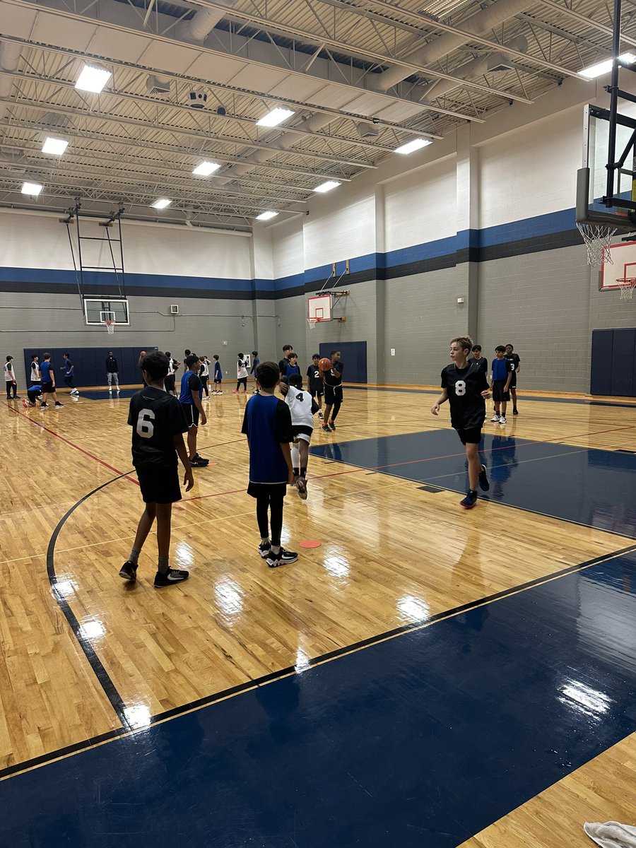 CVMS_Athletics's tweet photo. We had a great open practice and intrasquad scrimmage tonight to prepare for our upcoming hoops season!! Future is very bright and we got some #FutureHawks who will make a difference on @HebronHawksBB one day!! https://t.co/7mBQGaFqBt